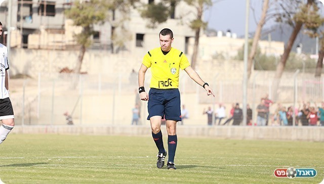 ארנס דוקה מצביע על הנקודה (קובי פורטל)